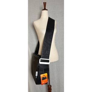 Deadstock Bugaboo BB02 Leather Diaper / Travel Bag
NWT